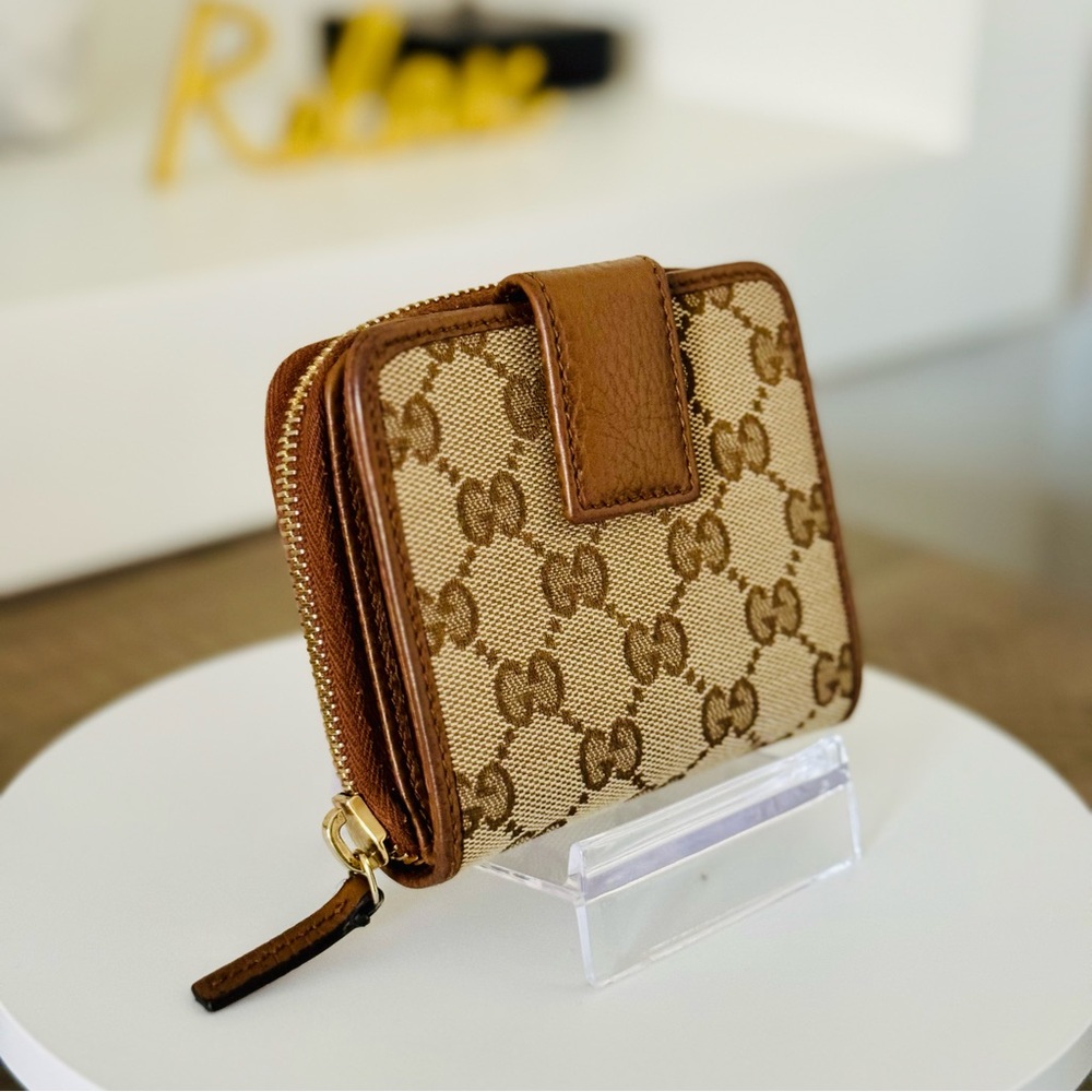 Gucci GG Canvas Compact Wallet - Picture 3 of 12
